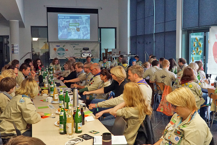 Rund 70 G&auml;ste waren in die Rheurdter Martinusschule gekommen