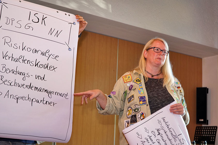 F&uuml;r die Arbeitsgruppe zum Institutionellen Schutzkonzept berichtete Steffi Fl&ouml;hr