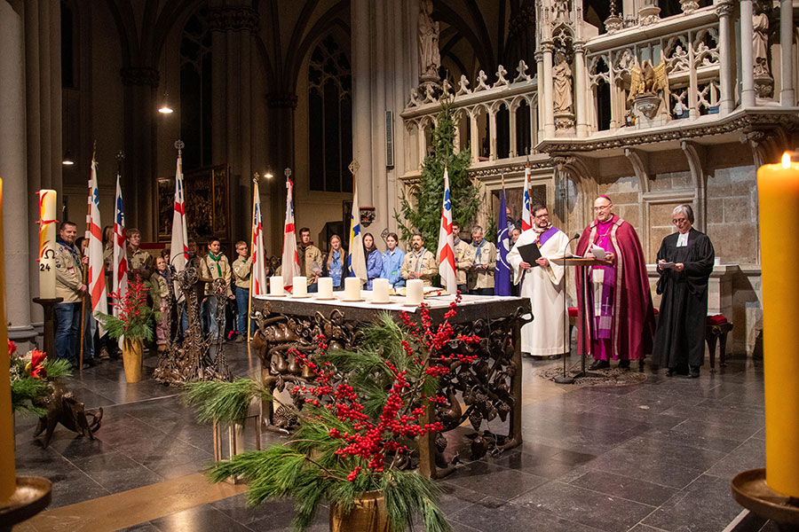 Neben Weihbischof Rolf Lohmann feierte auch Pfarrerin Susanne Jantsch den &ouml;kumenischen Gottesdienst mit